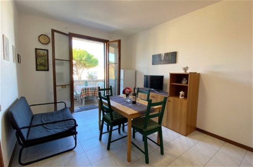 Foto 9 - Appartamento con 2 camere da letto a Rosignano Marittimo con vista mare
