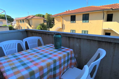 Foto 7 - Appartamento con 2 camere da letto a Rosignano Marittimo con vista mare