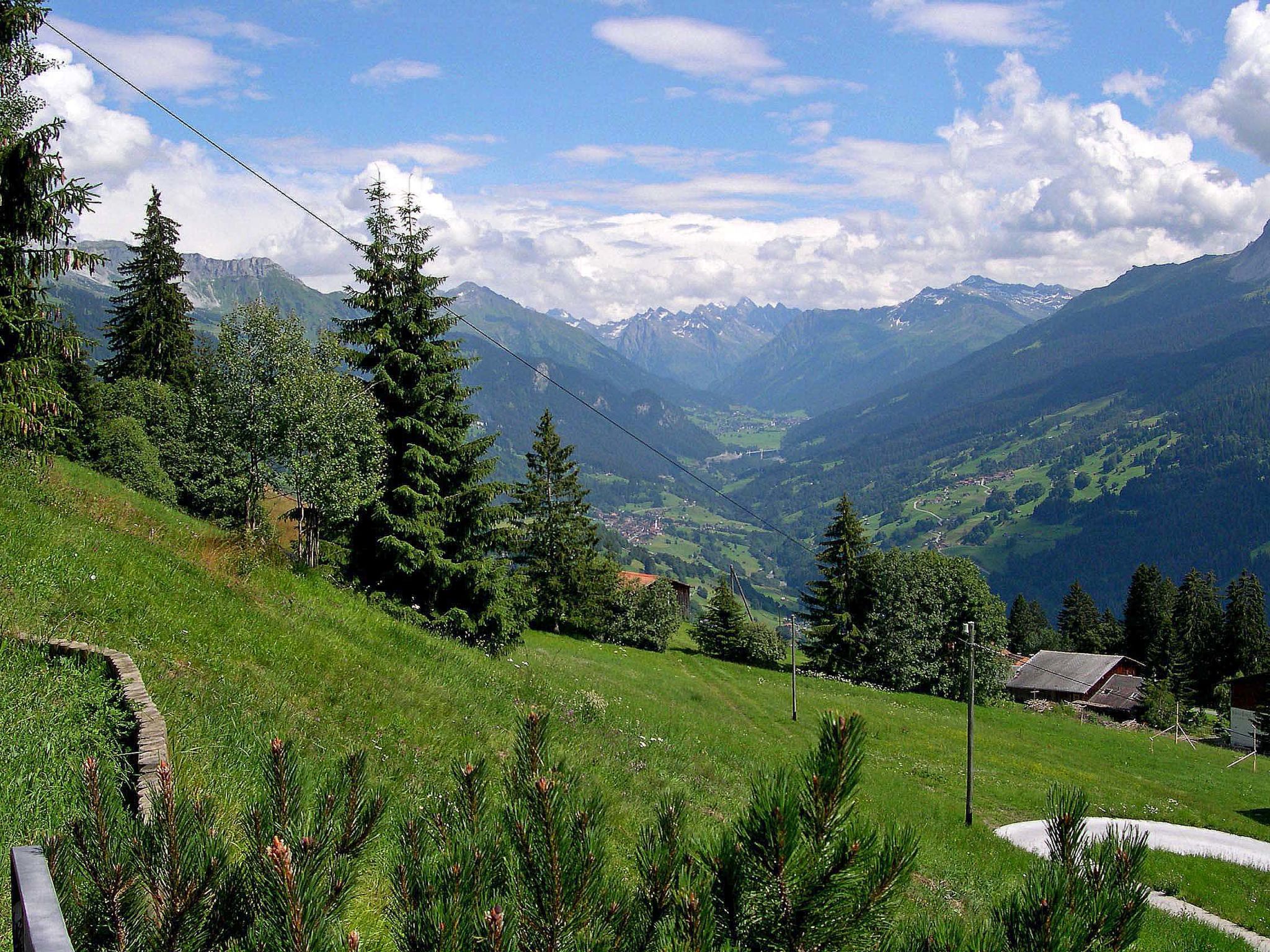 Foto 3 - Appartamento con 3 camere da letto a Luzein con sauna e vista sulle montagne