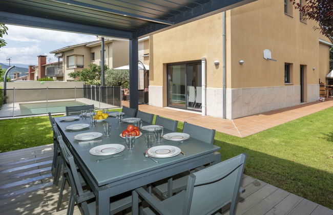 Casa de 5 quartos em Olot com piscina privada e jardim - Foto 3