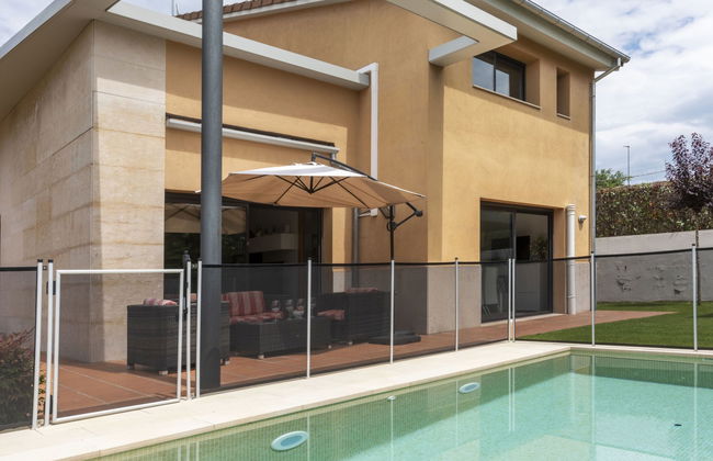 Casa de 5 quartos em Olot com piscina privada e jardim - Foto 12