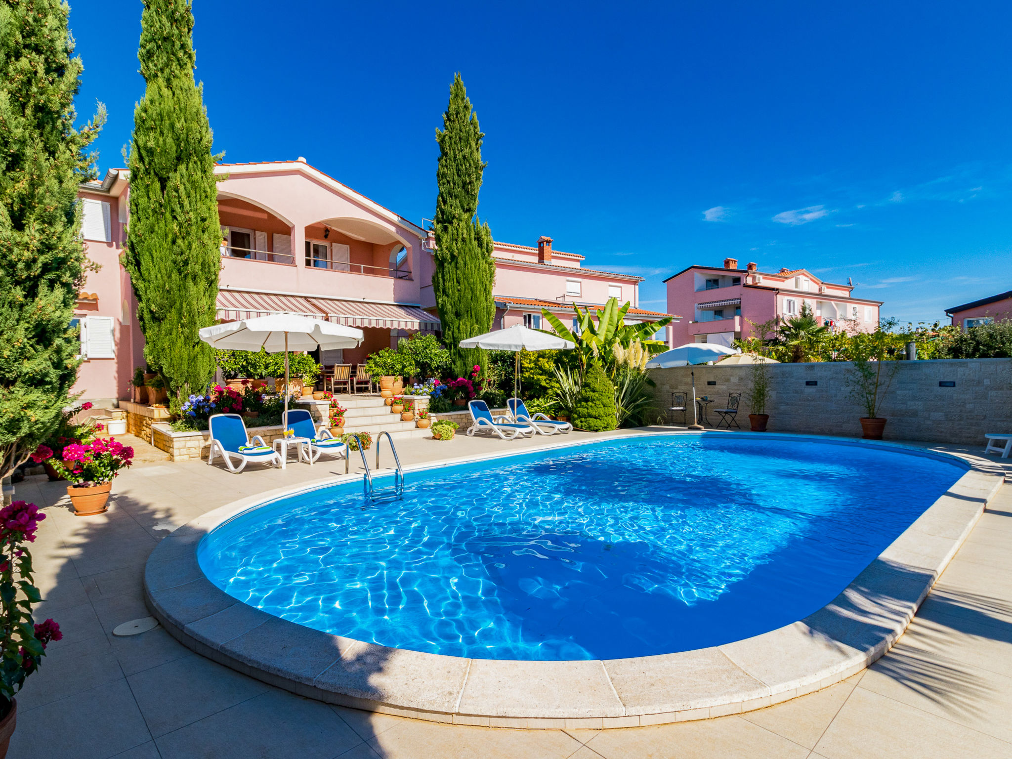 Foto 1 - Appartamento con 1 camera da letto a Poreč con piscina e vista mare