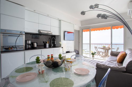 Foto 3 - Appartamento con 1 camera da letto a Cagnes-sur-Mer con terrazza e vista mare