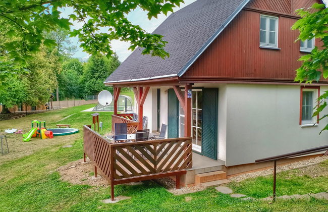 Casa de 3 quartos em Černý Důl com piscina e jardim - Foto 1