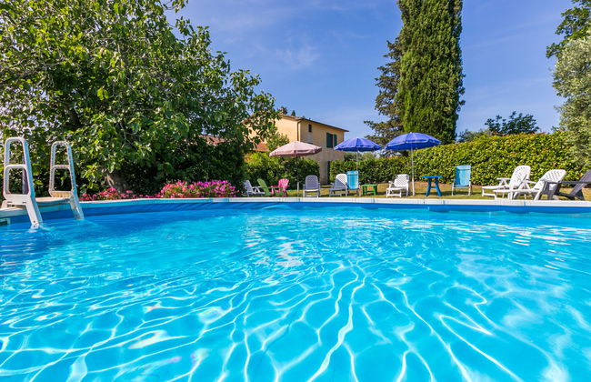 Apartamento de 2 quartos em Follonica com piscina e jardim - Foto 2