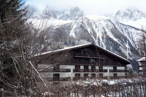 Foto 16 - Appartamento con 2 camere da letto a Chamonix-Mont-Blanc con giardino e vista sulle montagne