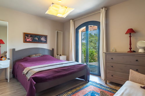 Foto 14 - Casa con 3 camere da letto a Bormes-les-Mimosas con piscina privata e vista mare