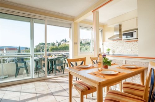 Foto 10 - Apartamento de 2 quartos em Sainte-Maxime com piscina e vistas do mar
