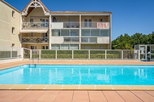 Foto 20 - Casa de 1 habitación en Vaux-sur-Mer con piscina privada y vistas al mar