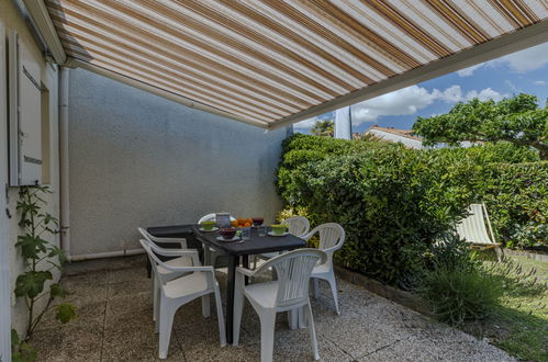 Foto 5 - Casa de 1 habitación en Vaux-sur-Mer con piscina y jardín