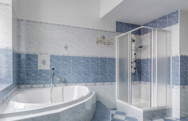 Apartamento de 2 quartos em Desná com banheira de hidromassagem - Foto 9