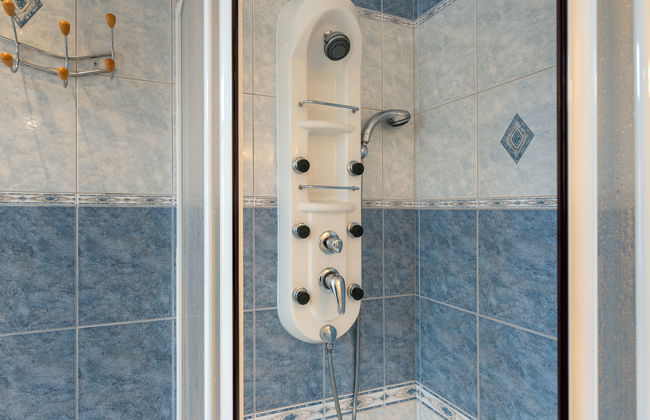 Apartamento de 2 quartos em Desná com banheira de hidromassagem - Foto 11