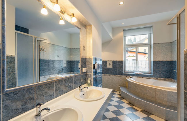 Apartamento de 2 quartos em Desná com banheira de hidromassagem - Foto 5