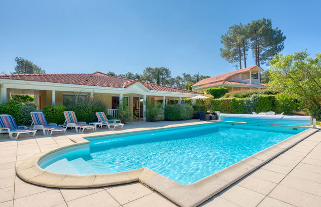 Casa de 5 quartos em Lacanau com piscina privada e jardim - Foto 1