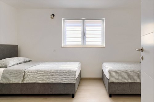 Foto 27 - Casa con 4 camere da letto a Umag con piscina privata e vista mare