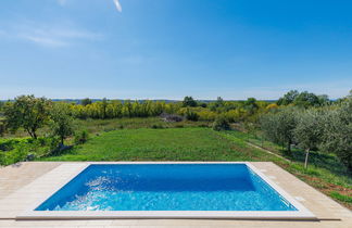 Foto 2 - Casa con 4 camere da letto a Umag con piscina privata e vista mare