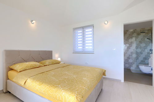 Foto 24 - Casa con 4 camere da letto a Umag con piscina privata e vista mare