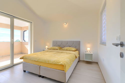 Foto 21 - Casa con 4 camere da letto a Umag con piscina privata e vista mare