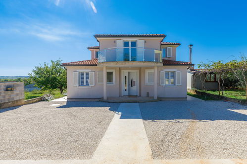 Foto 31 - Casa de 4 habitaciones en Umag con piscina privada y vistas al mar