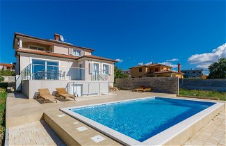 Photo 1 - 4 bedroom House in Umag with private pool and sea view