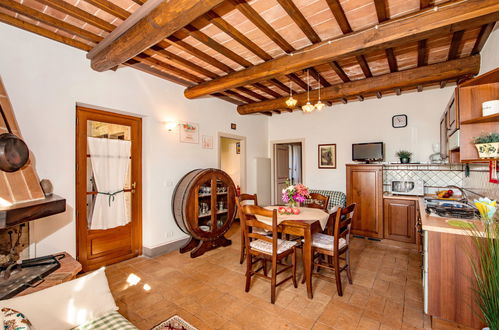 Photo 9 - 2 bedroom Apartment in Paciano with swimming pool and garden