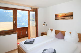 Foto 3 - Appartamento con 3 camere da letto a Aschau im Zillertal con vista sulle montagne