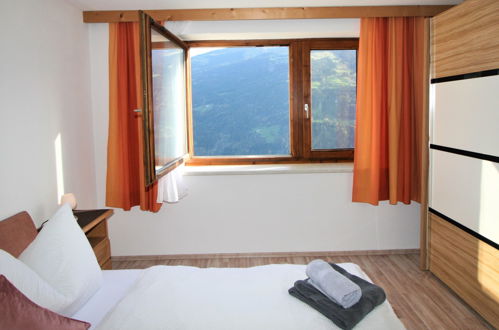 Foto 25 - Appartamento con 3 camere da letto a Aschau im Zillertal con vista sulle montagne