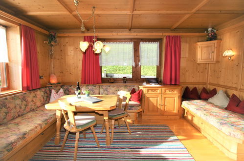 Photo 2 - Appartement de 3 chambres à Aschau im Zillertal avec vues sur la montagne