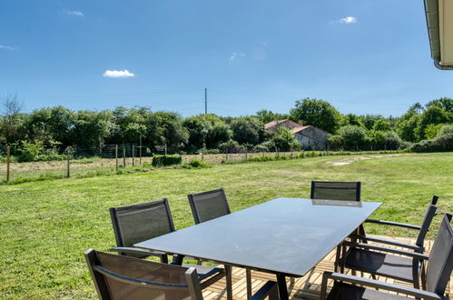 Foto 2 - Casa con 3 camere da letto a Gaillan-en-Médoc con terrazza