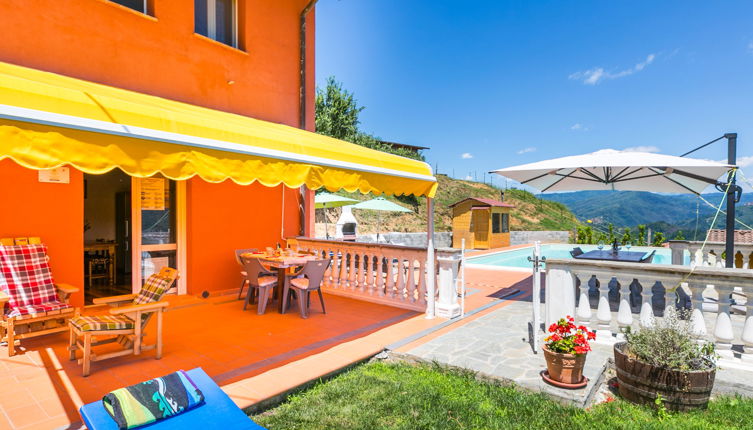Foto 1 - Casa de 2 habitaciones en Pescia con piscina privada y jardín