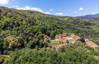 Foto 3 - Casa de 2 quartos em Pescia com piscina privada e jardim