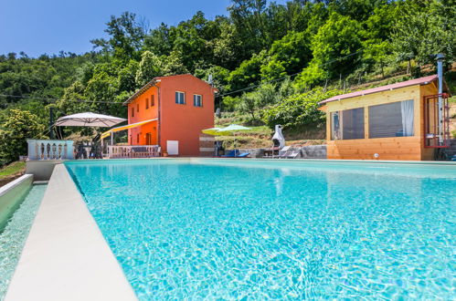 Foto 5 - Casa de 2 quartos em Pescia com piscina privada e jardim