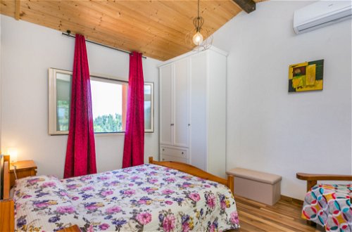Foto 25 - Haus mit 2 Schlafzimmern in Pescia mit privater pool und garten