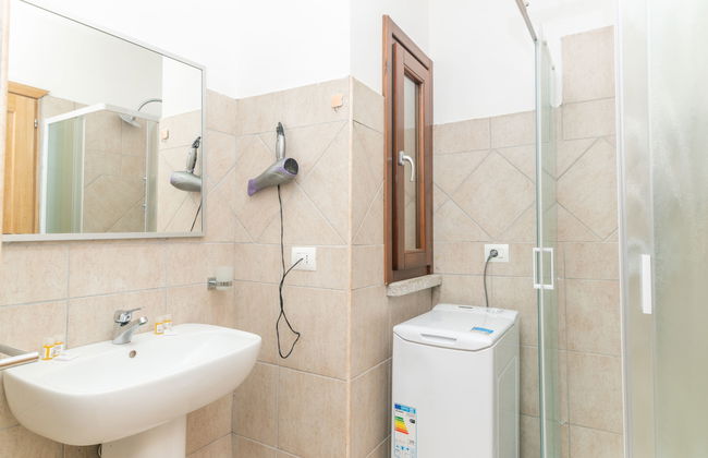 Casa de 4 quartos em Trinità d'Agultu e Vignola com piscina e jardim - Foto 10