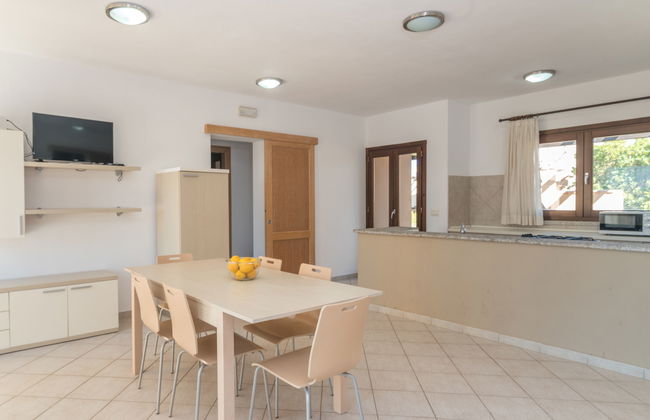 Casa de 4 quartos em Trinità d'Agultu e Vignola com piscina e jardim - Foto 8