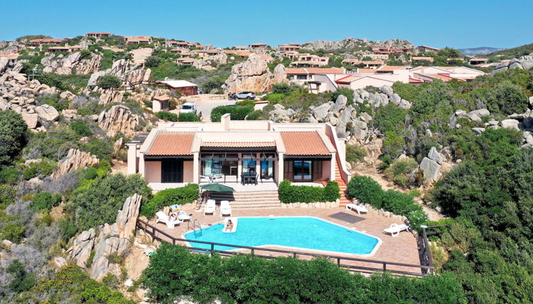 Foto 1 - Casa de 3 habitaciones en Trinità d'Agultu e Vignola con piscina privada y vistas al mar