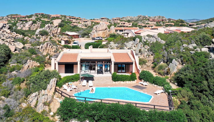 Foto 1 - Casa de 3 habitaciones en Trinità d'Agultu e Vignola con piscina privada y vistas al mar