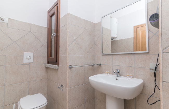 Casa de 4 quartos em Trinità d'Agultu e Vignola com piscina e jardim - Foto 9