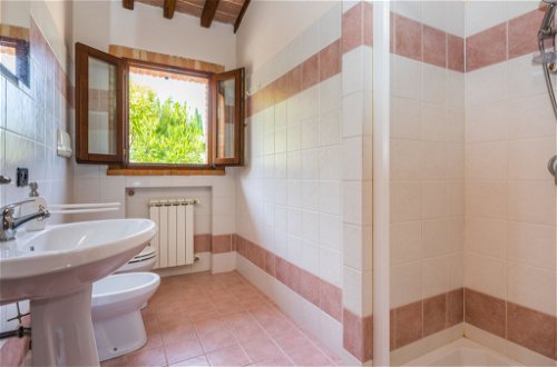 Foto 17 - Apartamento de 1 habitación en Montecatini Val di Cecina con piscina y terraza