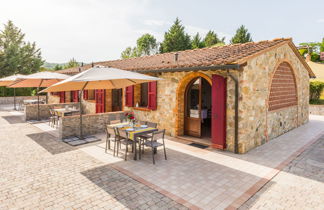 Foto 1 - Apartamento de 2 habitaciones en Montecatini Val di Cecina con piscina y jardín