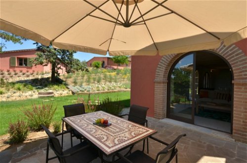 Photo 3 - 2 bedroom House in Trequanda with swimming pool and garden