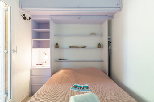 Foto 14 - Appartamento con 1 camera da letto a Fréjus con giardino e vista mare