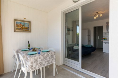 Photo 7 - Appartement de 1 chambre à Fréjus avec jardin et vues à la mer