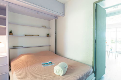 Foto 4 - Appartamento con 1 camera da letto a Fréjus con giardino e vista mare