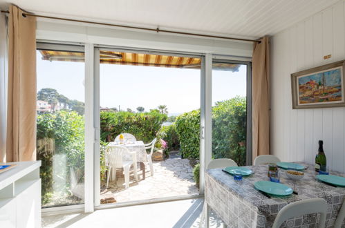 Foto 1 - Appartamento con 1 camera da letto a Fréjus con giardino e vista mare