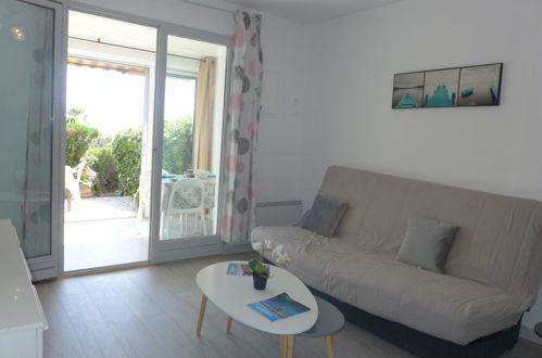 Foto 10 - Apartamento de 1 habitación en Fréjus con jardín y vistas al mar