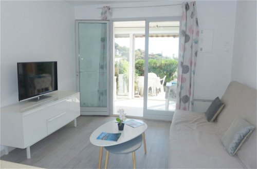 Foto 11 - Apartamento de 1 habitación en Fréjus con jardín y vistas al mar