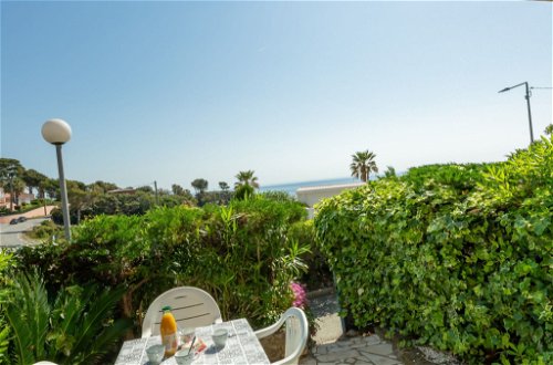 Photo 20 - 1 bedroom Apartment in Fréjus with garden and sea view
