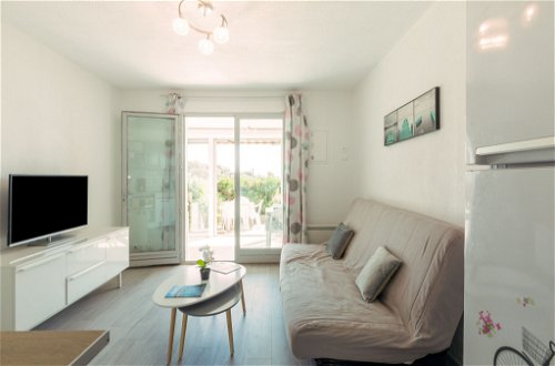 Foto 3 - Appartamento con 1 camera da letto a Fréjus con giardino e vista mare