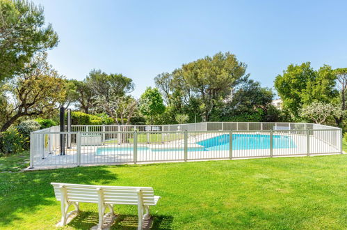 Foto 5 - Apartamento en Fréjus con piscina y jardín